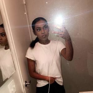 Meet your Posher, Yonique